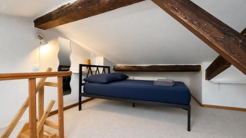 Eiffel Tower 1BR Mezzanine Apartment with Netflix