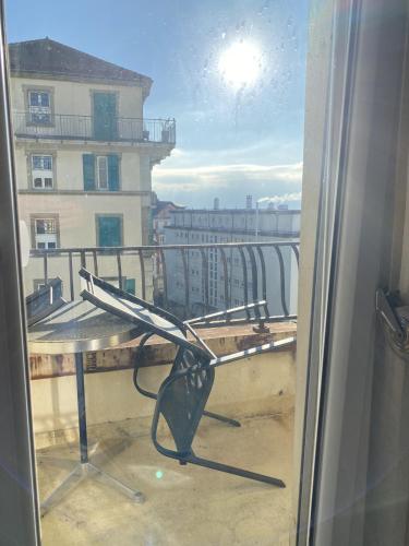 Sunny little studio-City centre & train station