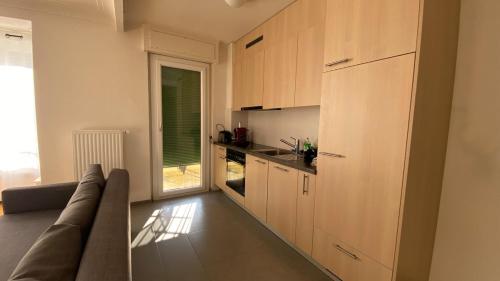Sunny little studio-City centre & train station
