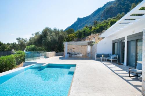 Villa Gaia - Divine private villa with pool, close to beach