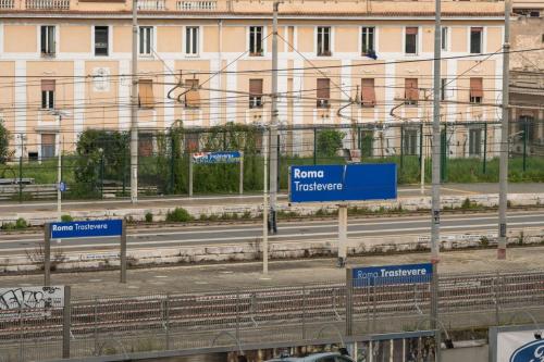Gina's House Trastevere Station