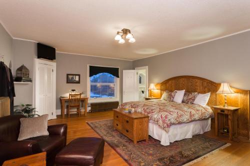 a bedroom with a bed and a living room at Stewart Inn in Wausau