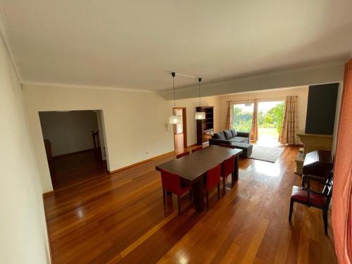 Ocean Views - Scenic Garden Getaway