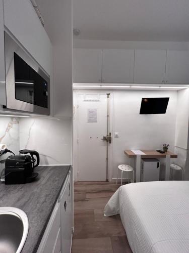 Cozy studio in Saint Germain dès près