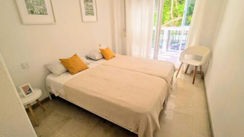 Centrally located 600 m from the sea