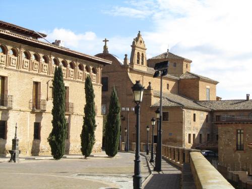 a street with trees in front of a building at Hospedería de Alesves in Villafranca