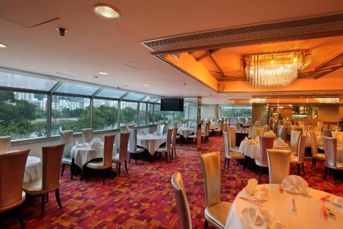 Restaurace v ubytování Regal Riverside Hotel