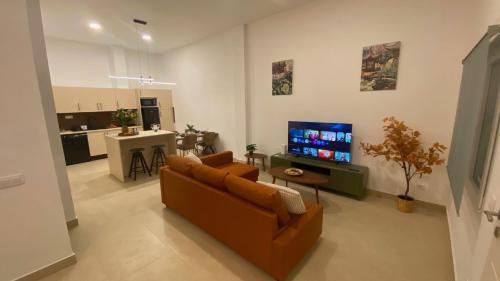 R&M Suite Home