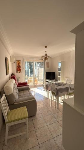 Very nice apartment with sea view close to airport