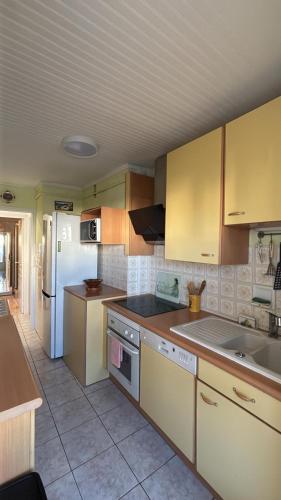 Very nice apartment with sea view close to airport