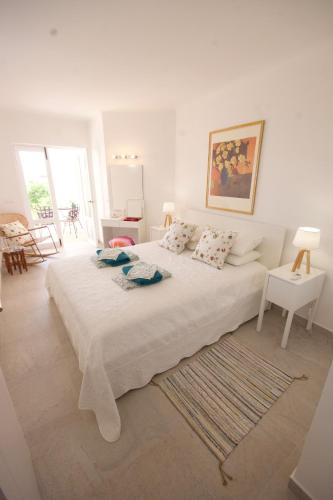 Charming & Spacious Town House with Sea View