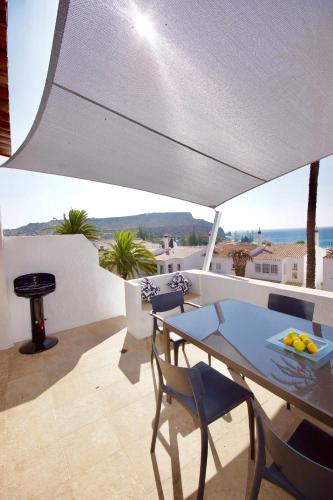 Charming & Spacious Town House with Sea View