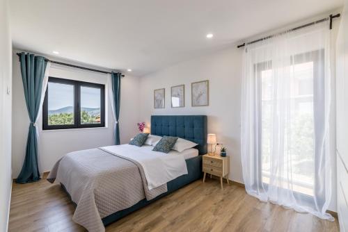 Villa Belvedere, Luxury Sea View Villa with Pool