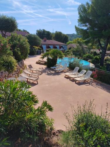 Appartement lumineux avec piscine, mer et lac