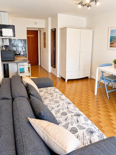 Apt 2 pers, clim, wifi, parking, lave linge, prox plages