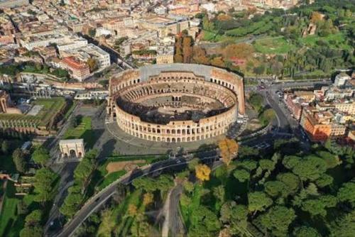 Metro A - Red Chic Colosseum
