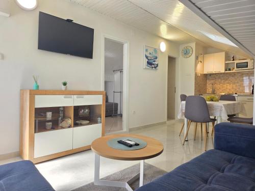 DRAGICA Apartments with sea view