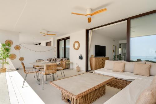 Higueron Lomas IV by ELE Apartments