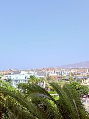 Bright 1BR with Views & Pool, Fañabé Beach, LA510