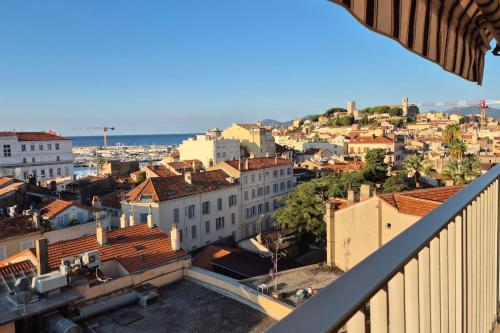 2-bedroom apt with gorgeous sea & city view