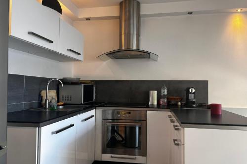 2 bedroom apt with AC next to the Martinez hotel