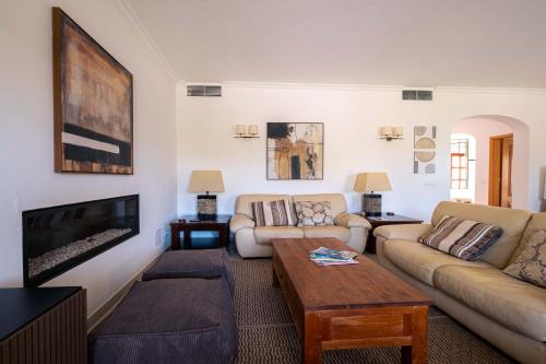 Casa Caledonia - 4 bedroom villa superior with pool