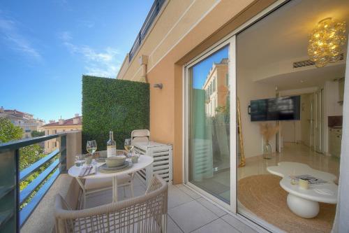 Superbe Studio TERRASSE-PARKING proche CROISETTE A0B200