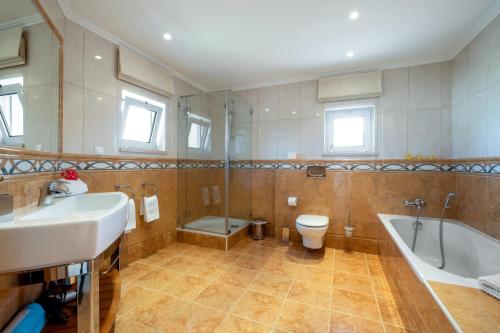 Casa Caledonia - 4 bedroom villa superior with pool