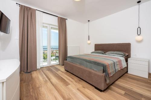Lichtdurchflutetes Apartment nur 600 Meter zum Strand mit Meerblick, Parkplatz, WiFi