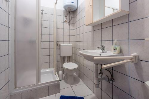 Hundefreundliches Ferienhaus nur 730 Meter zum Strand mit Meerblick, Grill, Parkplatz