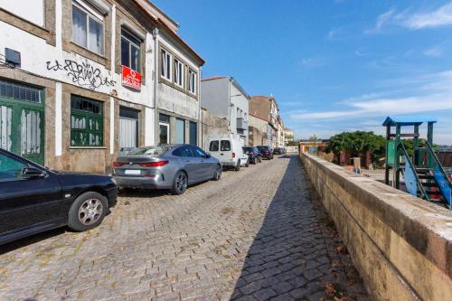Fontainhas & Balcony Stone