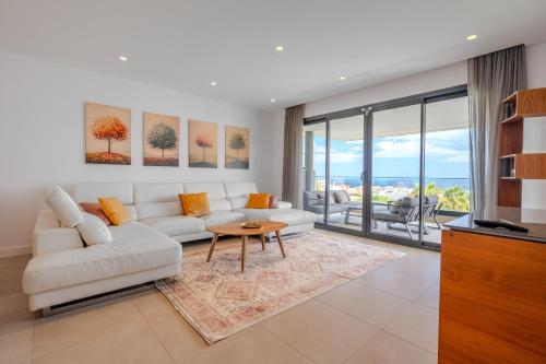 Lme81B - Modern 3Br Apartment Estepona