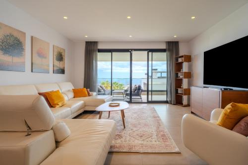 Lme81B - Modern 3Br Apartment Estepona