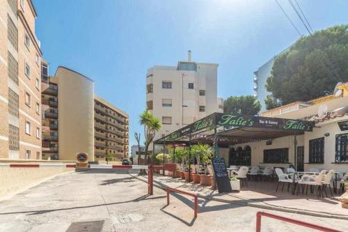 Santa Marta al lado de los servicios y de la playa