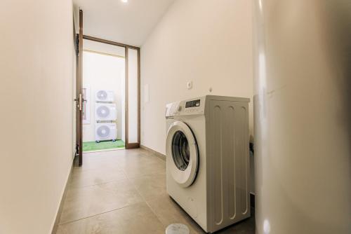 Sunny New Duplex Near Porto Old Town