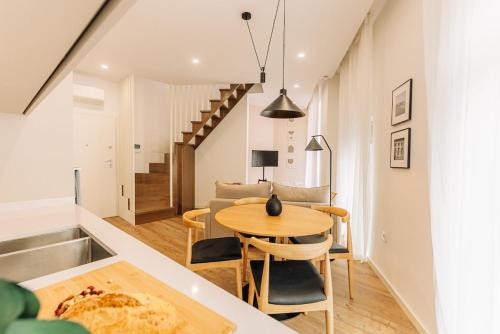 Sunny New Duplex Near Porto Old Town