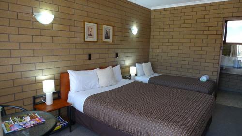 Cama o camas de una habitación en Rippleside Park Motor Inn