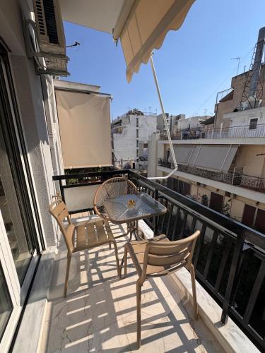 Sunny 2BR Apt in Kallithea Metro & Acropolis