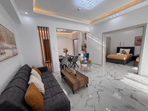 Sunny 2BR Apt in Kallithea Metro & Acropolis