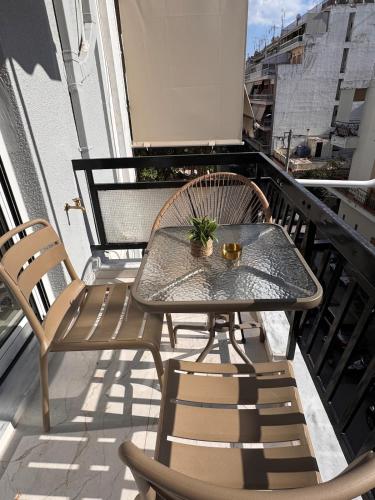 Sunny 2BR Apt in Kallithea Metro & Acropolis
