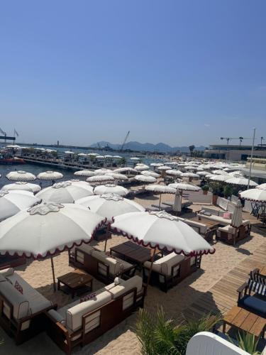 Stylish Studio in the Heart of Cannes -Central Location & Contemporary Comfort -Wi-Fi, Air Conditioning