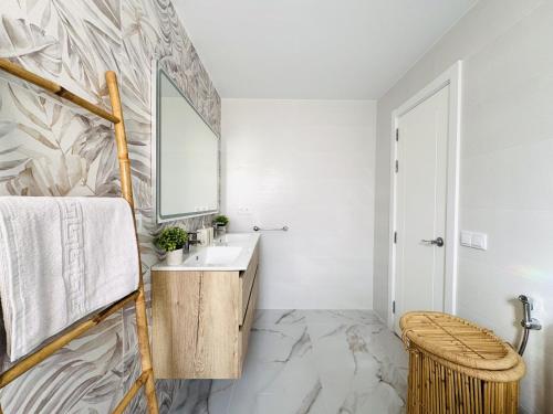 Oasis Beach Home Meloneras with Jacuzzi