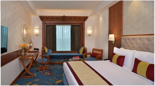 a hotel room with a bed and a desk at Fortune Landmark, Ahmedabad - Member ITC's Hotel Group in Ahmedabad