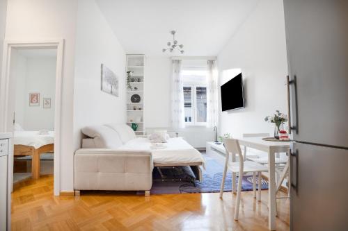 BlueDahlia Apartment - 4-min Walk to Main Station - Zagreb Donji grad