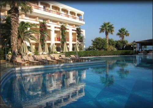 Bazén v ubytování Rethymno Palace nebo v jeho okolí