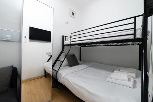Loft Céntrico junto al Metro a 12 min de Plaza España con AC, WiFi y Lavadora