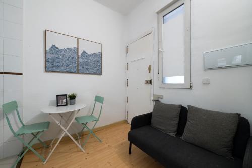 Loft Céntrico junto al Metro a 12 min de Plaza España con AC, WiFi y Lavadora
