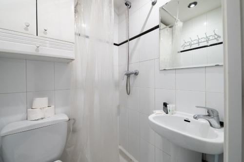 Loft Céntrico junto al Metro a 12 min de Plaza España con AC, WiFi y Lavadora