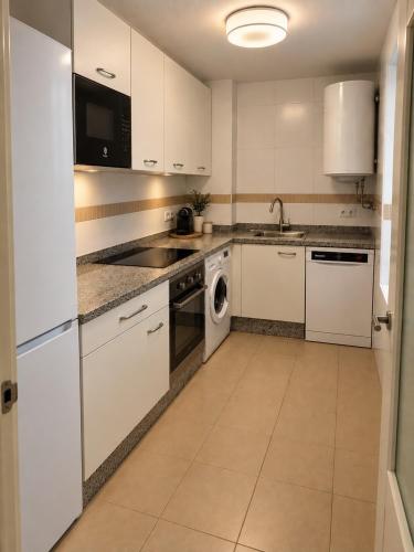 Playamar Pool, Terrace & Free Parking - Torremolinos