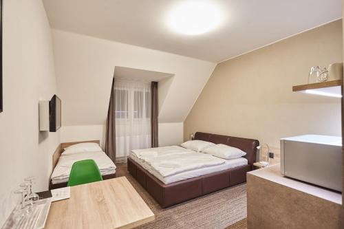Posteľ alebo postele v izbe v ubytovaní Apartmány Volarik